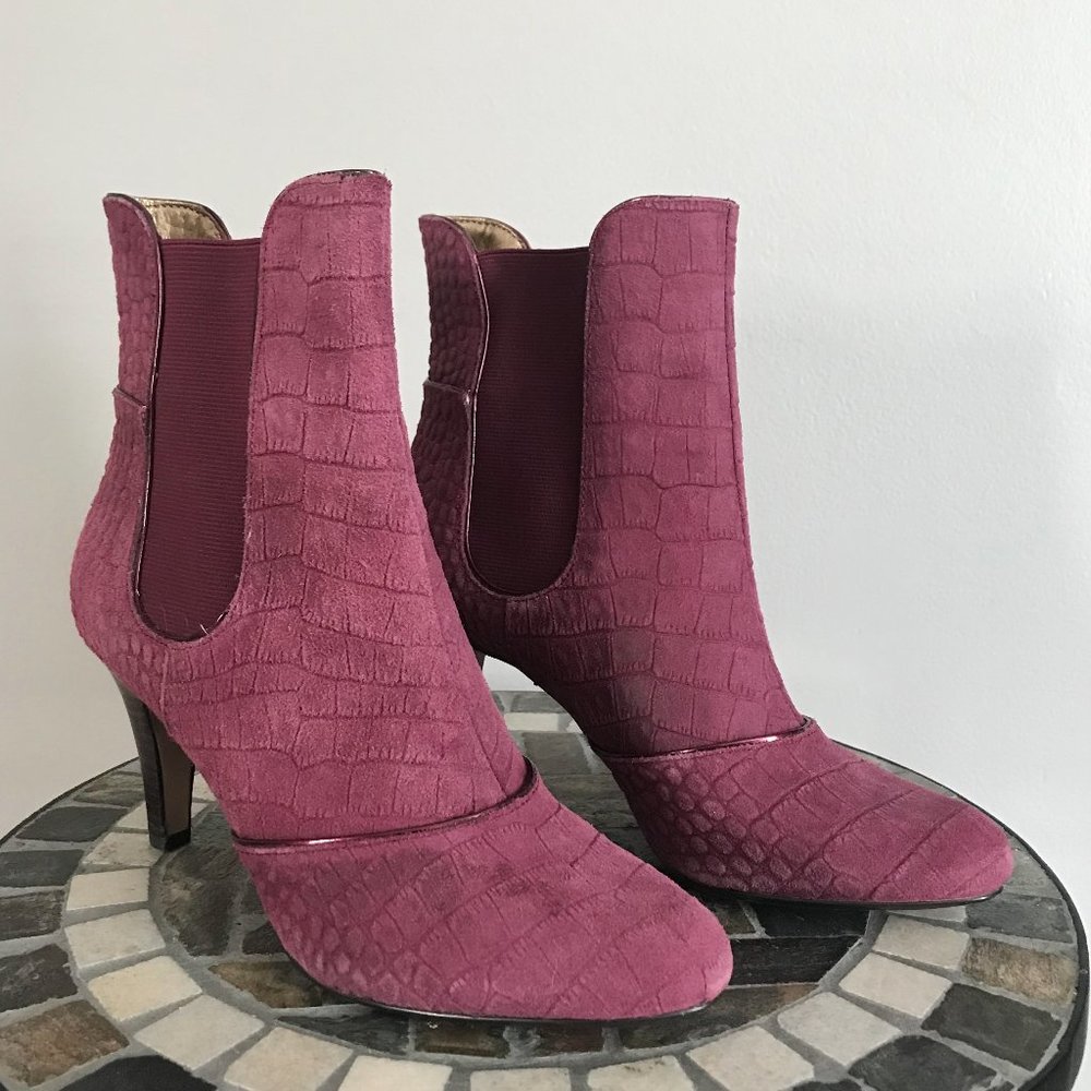 NEW Joan & David CIRCA LUXE Suede Ankle Boots in Burgundy, size7M